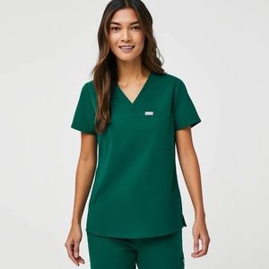 NWT Figs Catarina One-Pocket Scrub Top in Hunter Green